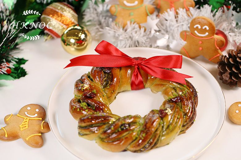 開心果蔓越莓布里歐花環配傳統聖誕薑餅人