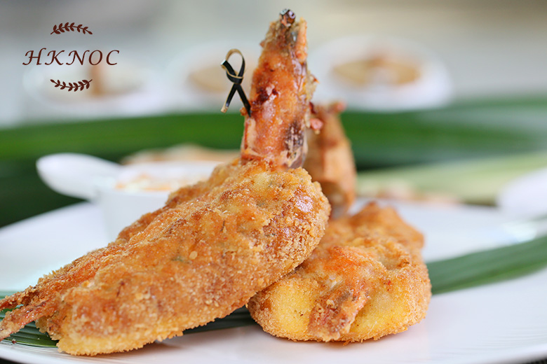 帝皇蝦多士拼焗牛肉咖哩角配香辣千島醬