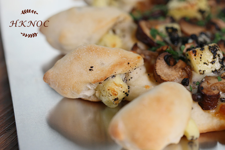 雜錦蘑菇黑松露芝心薄餅