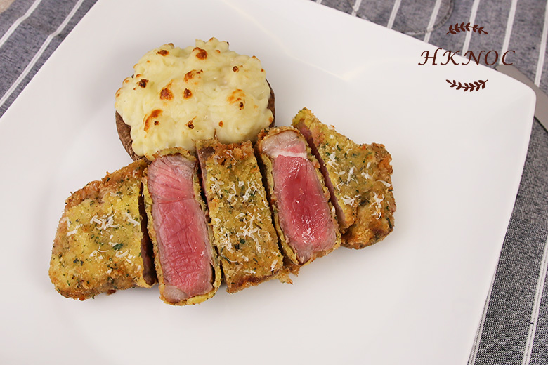 烤焗香草酥牛扒配芝士薯蓉釀大蘑菇