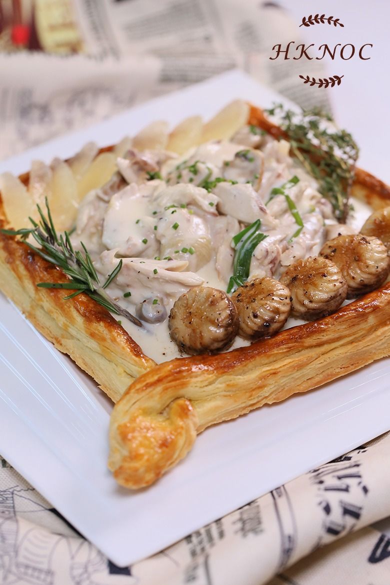 法國傳統名菜:白汁雞肉蘑菇手工酥盒 +法式椰菜花忌廉濃湯