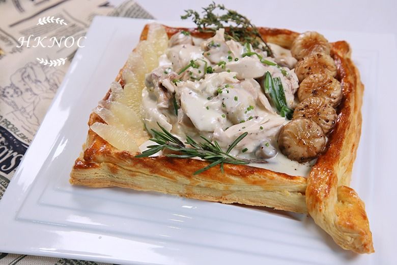 法國傳統名菜:白汁雞肉蘑菇手工酥盒 +法式椰菜花忌廉濃湯