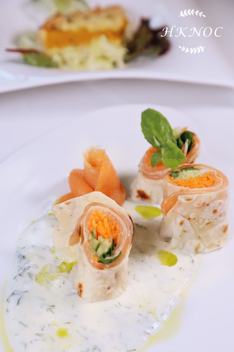 法國傳統名菜:法式煙肉南瓜撻 + 煙三文魚卷配香草青檸忌廉醬