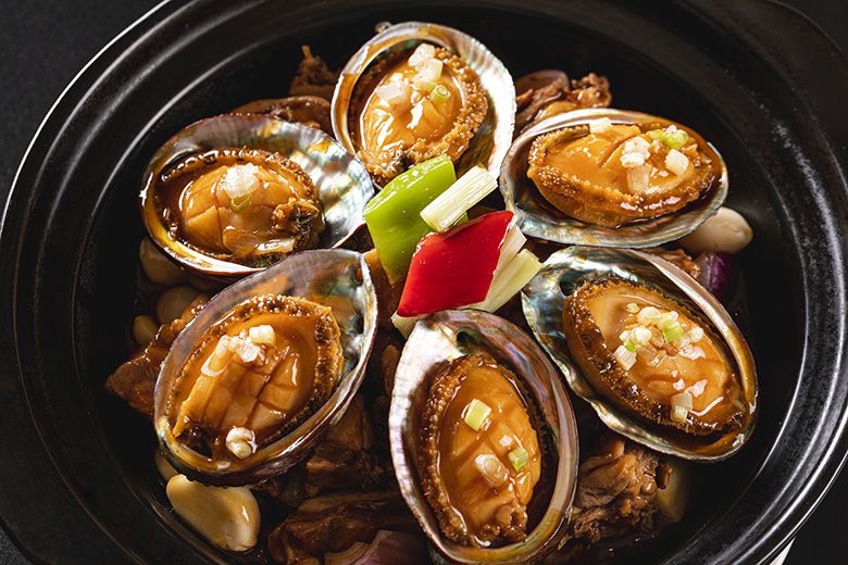 實習:南非鮑魚燒雞煲 (1隻雞及4只鮑魚) + 示範:花雕醉雞