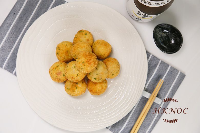 炸章魚小飯糰配酸辣芝士醬