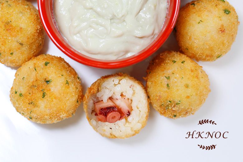 炸章魚小飯糰配酸辣芝士醬
