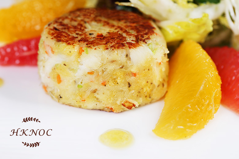 香煎蟹餅配香草橘子沙律