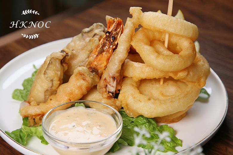 炸海鮮拼盆配酸辣奶油醬