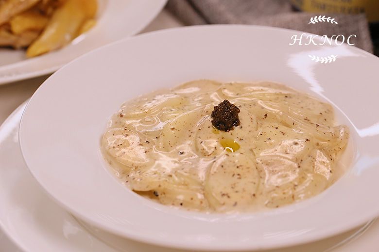 慢煮黑松露白切雞配松露煮年糕