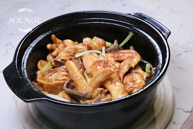 實習:啫啫雞煲 + 腊味煲仔飯 示範:斬雞技巧+蔥油撈麵