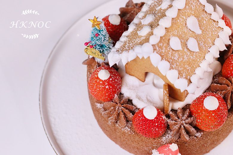 冬日小屋 (黑加侖子朱古力蛋糕配迷你薑餅屋)