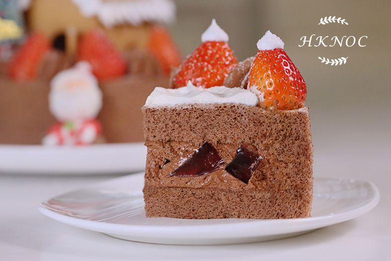 冬日小屋 (黑加侖子朱古力蛋糕配迷你薑餅屋)