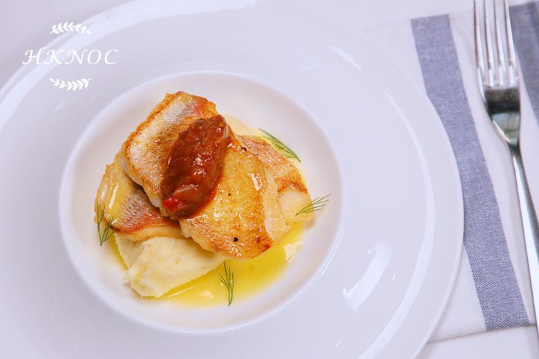 全日制C班 法餐:(法式南瓜濃湯+脆皮香煎鯛魚番茄甜酸醬配焗薯+路易十五蛋糕)