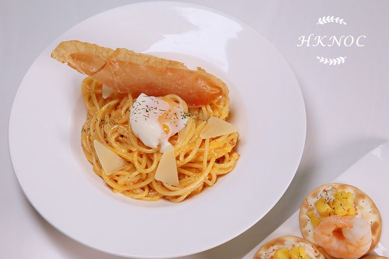 全日制B班:(煙三文魚酸忌廉水餅 + 傳統卡邦尼意粉 + 冬日小屋蛋糕)