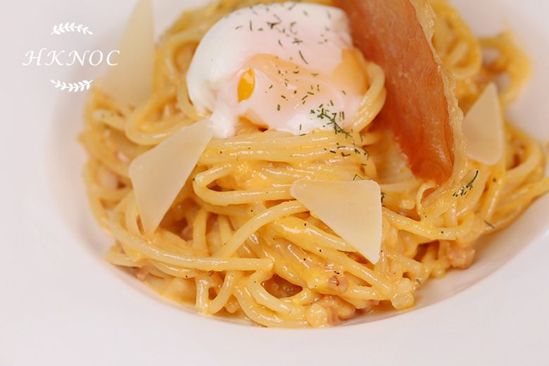 全日制B班:(煙三文魚酸忌廉水餅 + 傳統卡邦尼意粉 + 冬日小屋蛋糕)