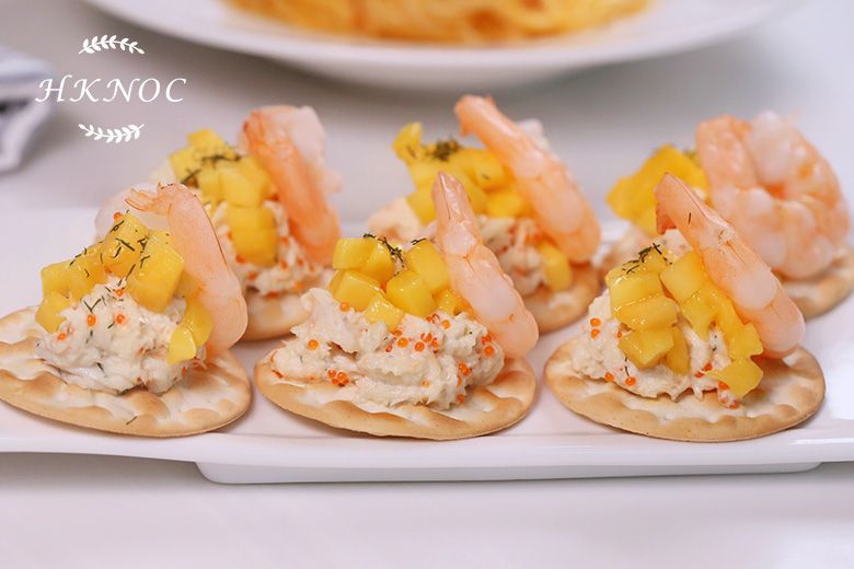 全日制B班:(煙三文魚酸忌廉水餅 + 傳統卡邦尼意粉 + 冬日小屋蛋糕)