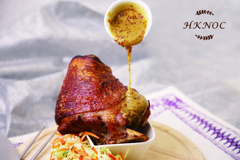 烤鹹豬手配芥末蜜糖汁及椰菜沙律