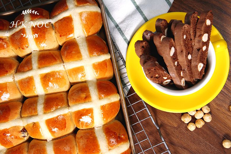 十字包配朱古力榛子意大利果仁曲奇