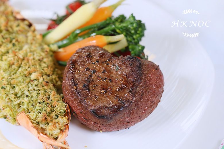 情人節餐:蒜香焗大蝦拼香草牛油煎心形牛柳 + 心形蟹肉牛油果沙律塔