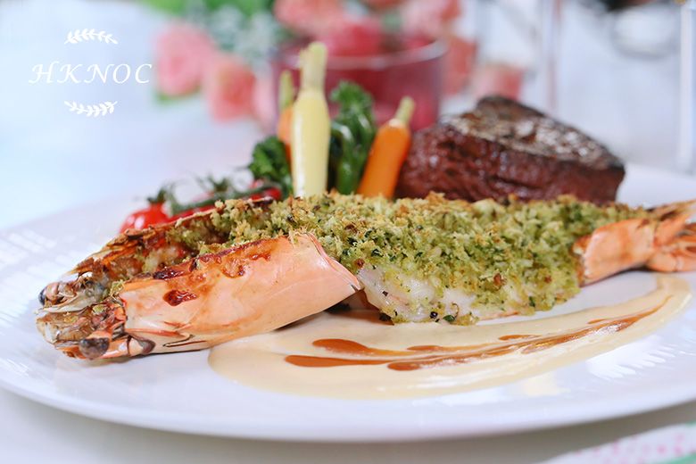 情人節餐:蒜香焗大蝦拼香草牛油煎心形牛柳 + 心形蟹肉牛油果沙律塔