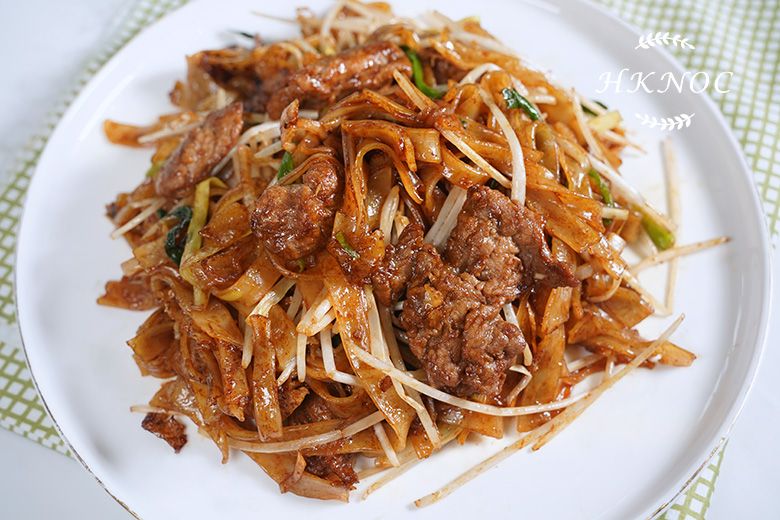 家常菜:乾炒牛河 + 大蝦炒金邊粉